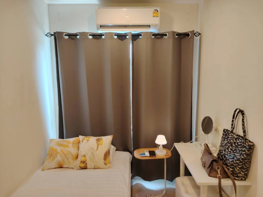 For sale, for rent, Aspire Sathorn-Taksin (Timber Zone), empty room, long balcony, swimming pool view, reserve quickly.