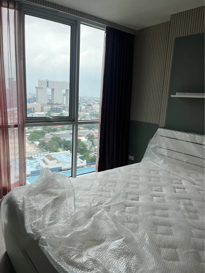 For sale or rent: Abstract Phahon Yothin Park, north side, wind blows in all the time, room is not hot, only one side is attached to a neighbor.