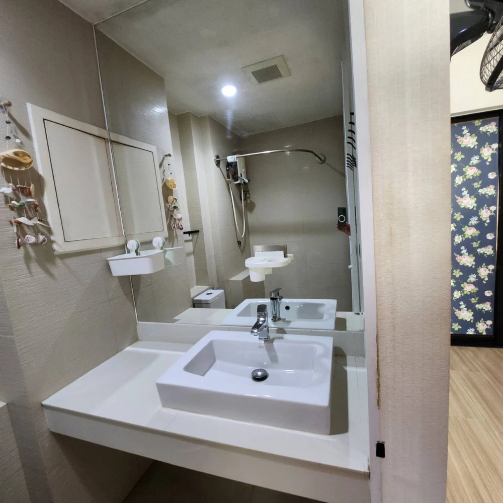 For sale, for rent!! Happy Condo Lat Phrao 101, 4th floor, Building D, nice room, fully furnished, ready to move in, hurry up and book now!!