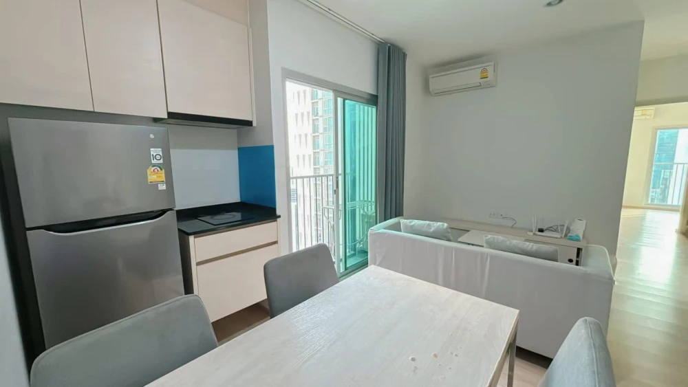 For sale or rent: Noble Revolve Ratchada, 2 bedrooms, 2 bathrooms, high floor, beautiful city view, bright and comfortable room, must arrange.