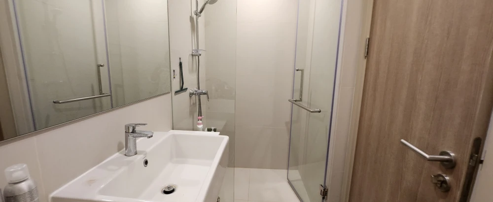 For rent or sale: Noble Ambience Sukhumvit 42, nice decorated room. Quiet atmosphere, good prices, can't miss it.