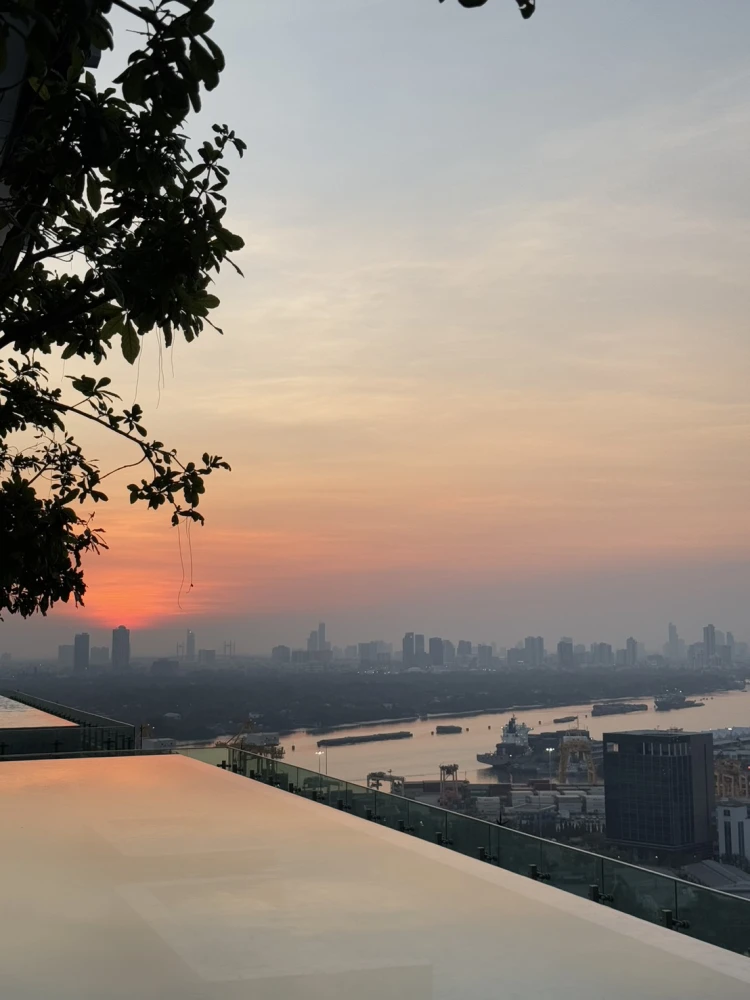 For sale, for rent, Modiz Sukhumvit 50, Building A, corner room, city view and Chao Phraya River view, fully furnished, don't miss it.