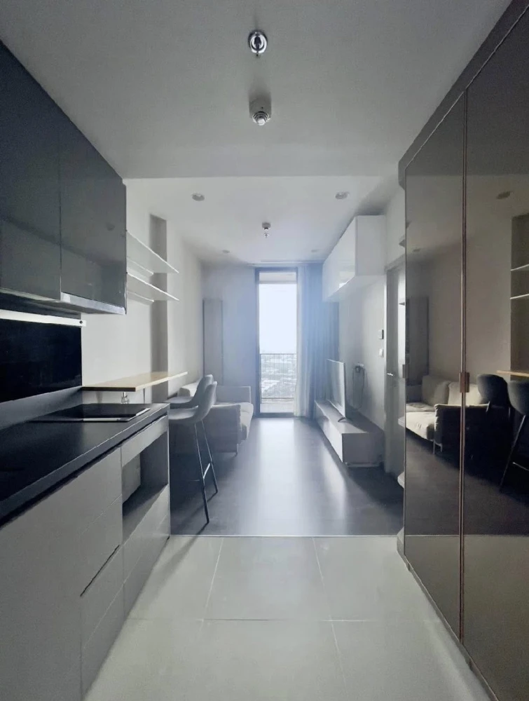 For sale or rent: Oka House, 18th floor, usable area 35 sq m., fully furnished. If you don't reserve, you'll really miss out.