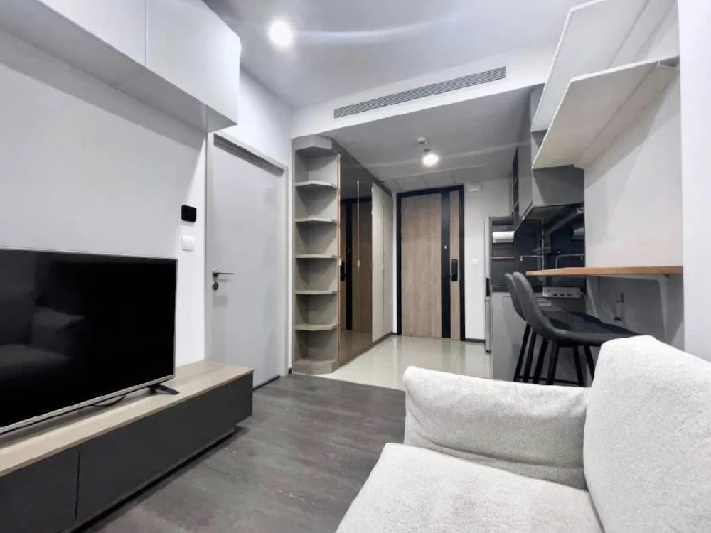 For sale or rent: Oka House, 18th floor, usable area 35 sq m., fully furnished. If you don't reserve, you'll really miss out.