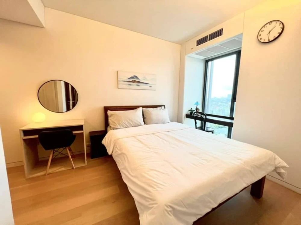 For sale or rent: Siamese Ratchakru. Excellent condition, clean, open and airy view, very wide panorama, quiet, little dust. Interested? Reserve now!
