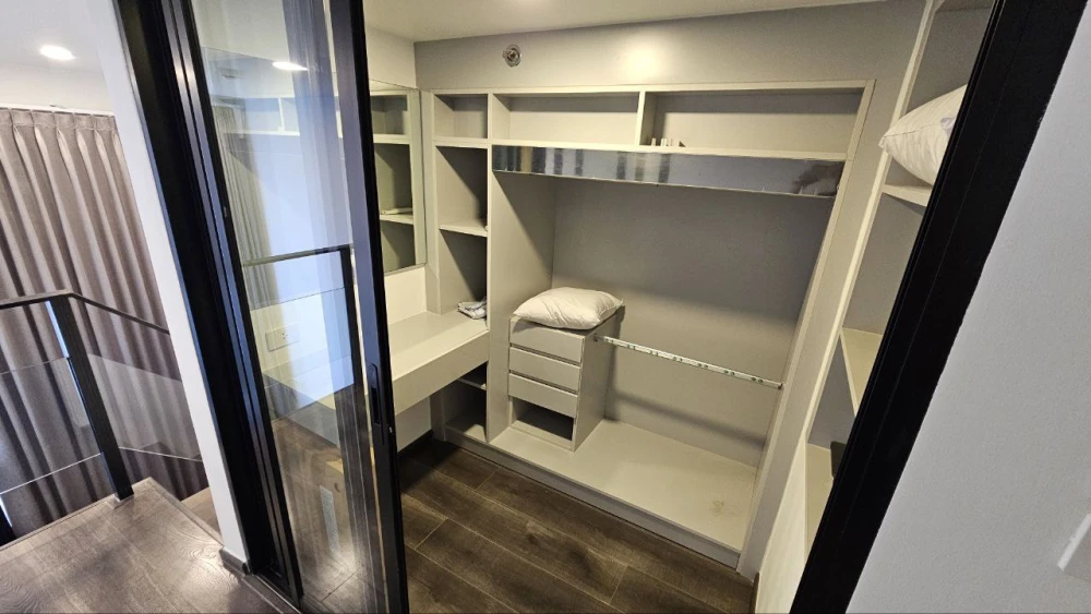 For sale or rent: Knightsbridge Space Ratchayothin. Fully furnished with appliances, ready to move in immediately.