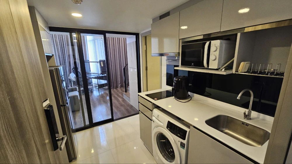 For sale or rent: Knightsbridge Space Ratchayothin. Fully furnished with appliances, ready to move in immediately.