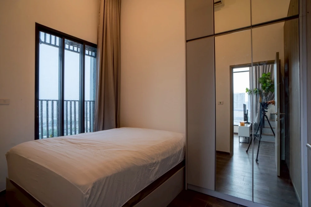 For sale/rent: Knightbridge Space Ratchayothin, duplex room, white, airy, comfortable, with city view. Don't wait, book now.