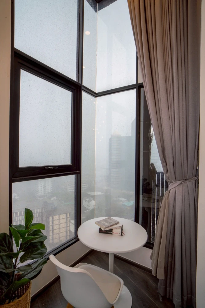 For sale/rent: Knightbridge Space Ratchayothin, duplex room, white, airy, comfortable, with city view. Don't wait, book now.