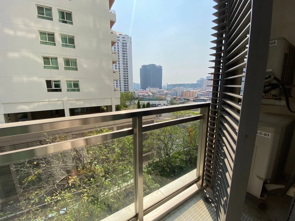 For sale or rent: Bright Sukhumvit 24, large room, comfortable, not cramped, ready to move in, fully furnished + electrical appliances