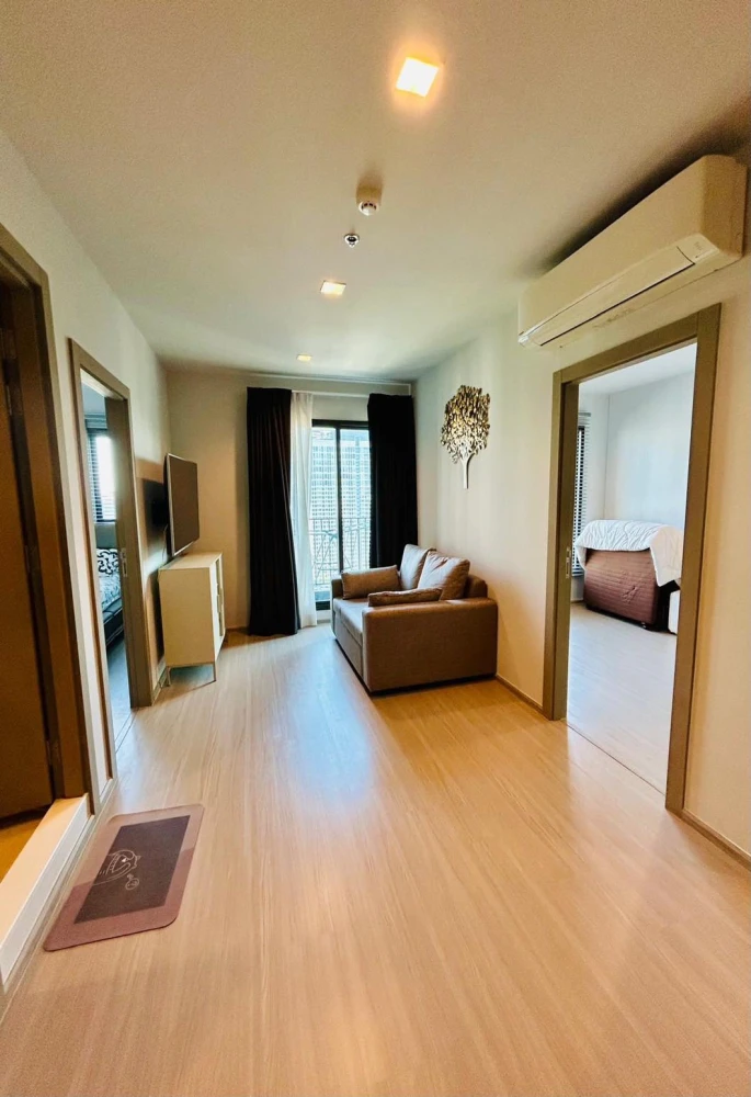 For sale or rent: Life Asoke-Rama 9, 27th floor, Building A, corner unit, fully furnished. You definitely need to reserve this!