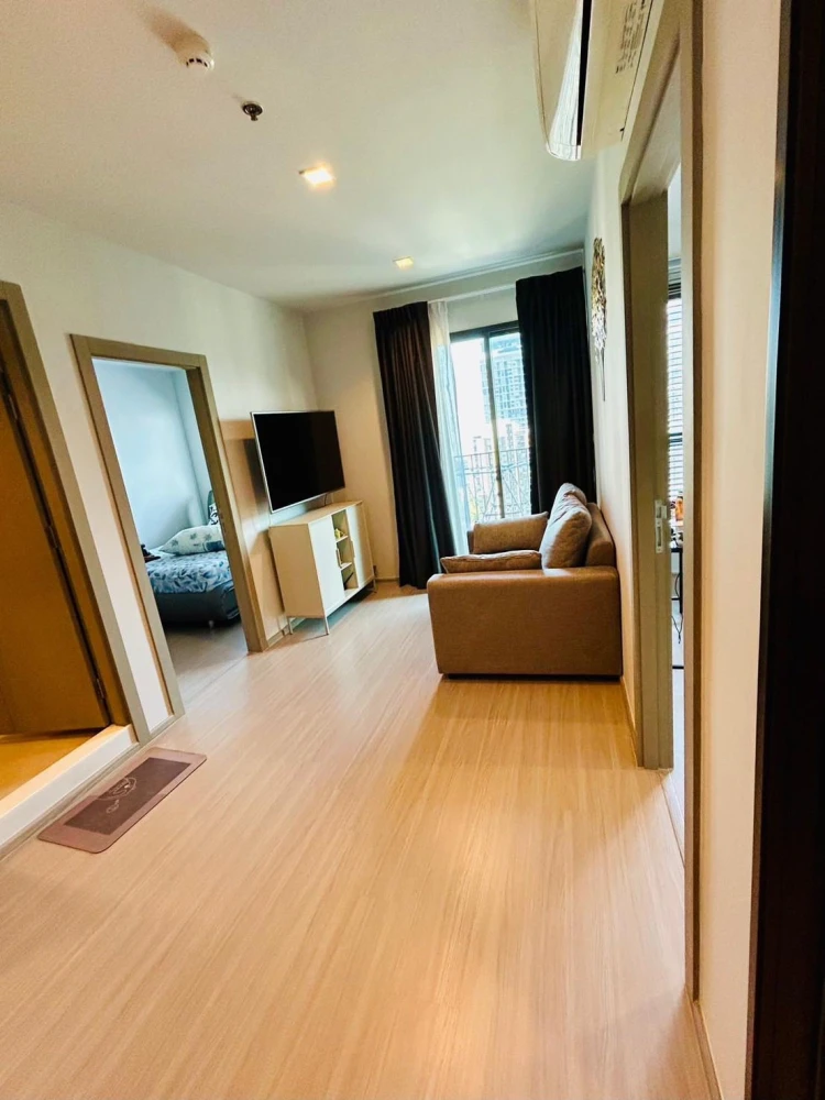 For sale or rent: Life Asoke-Rama 9, 27th floor, Building A, corner unit, fully furnished. You definitely need to reserve this!