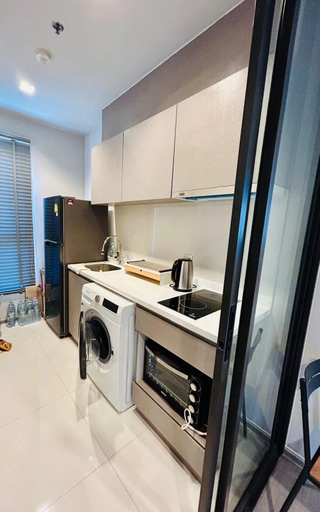 For sale or rent: Life Asoke-Rama 9, 27th floor, Building A, corner unit, fully furnished. You definitely need to reserve this!
