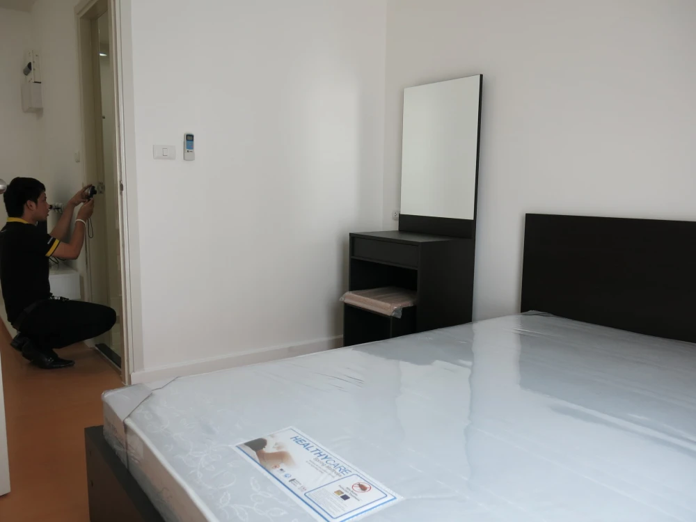 For sale or rent: I Condo Ngamwongwan. The room is on the 5th floor, not exposed to sunlight. The view is very beautiful. The room is not directly opp