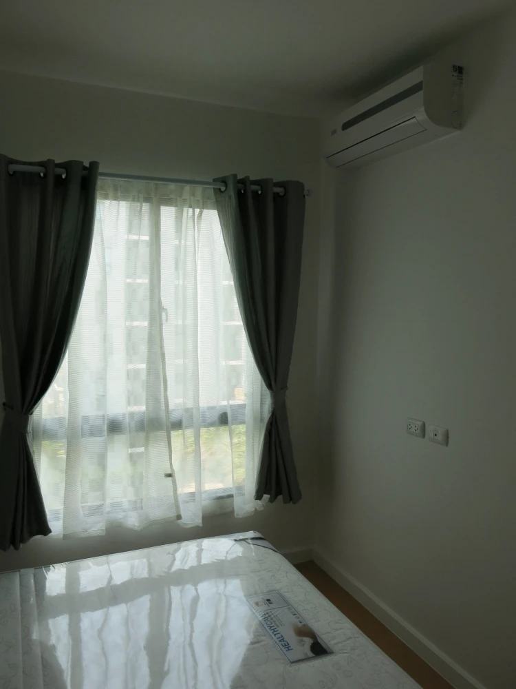 For sale or rent: I Condo Ngamwongwan. The room is on the 5th floor, not exposed to sunlight. The view is very beautiful. The room is not directly opp