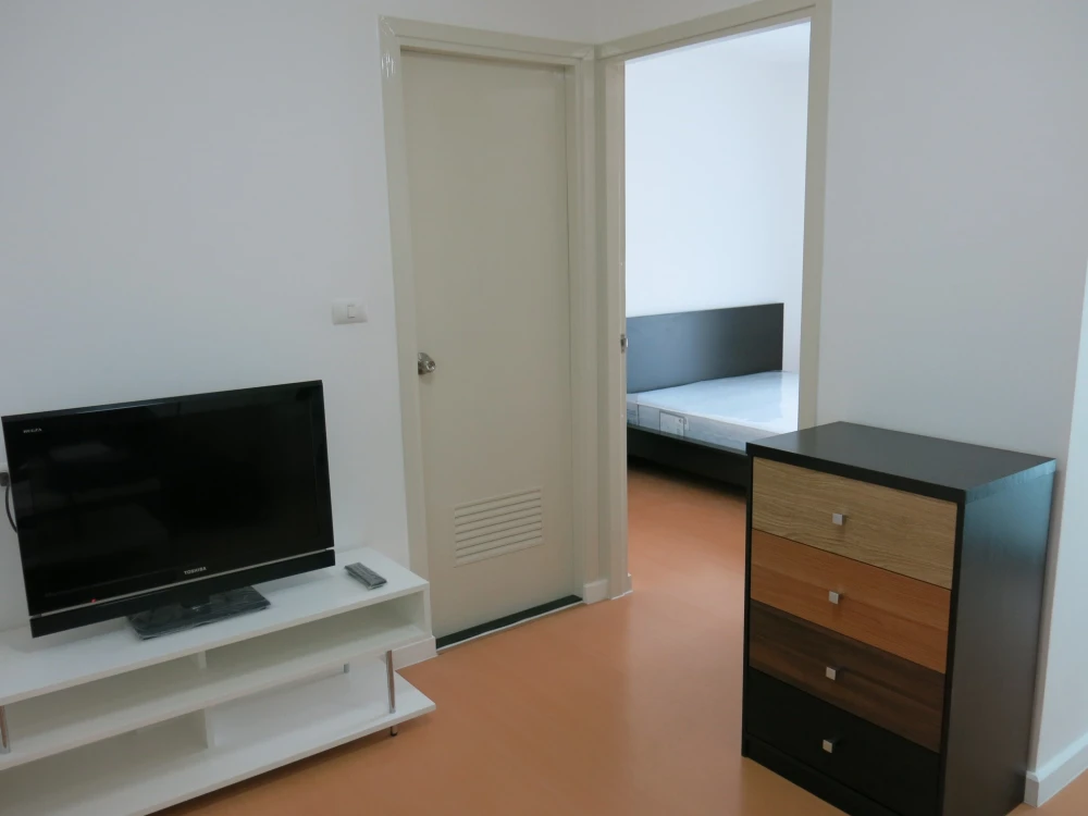 For sale or rent: I Condo Ngamwongwan. The room is on the 5th floor, not exposed to sunlight. The view is very beautiful. The room is not directly opp