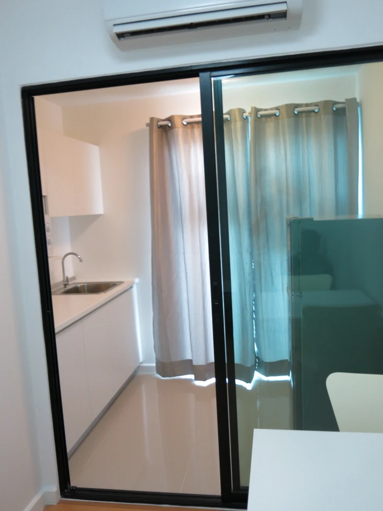 For sale or rent: I Condo Ngamwongwan. The room is on the 5th floor, not exposed to sunlight. The view is very beautiful. The room is not directly opp