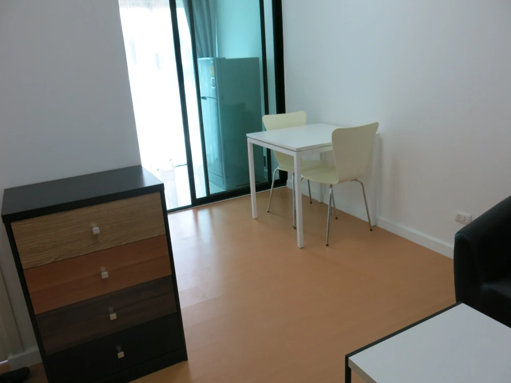 For sale or rent: I Condo Ngamwongwan. The room is on the 5th floor, not exposed to sunlight. The view is very beautiful. The room is not directly opp