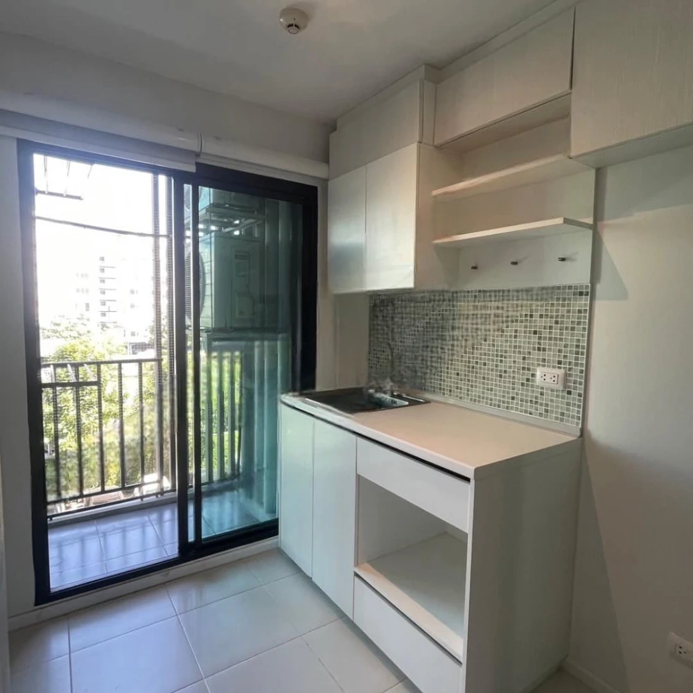For sale, for rent, Icondo Seri Thai Green Space, every room has a door, swimming pool view, morning sun, don't miss it.