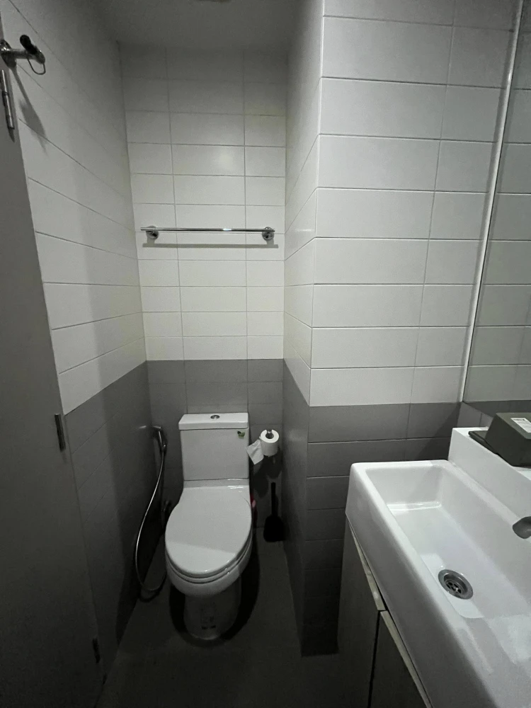 For sale or rent: Ideo Mobi Sukhumvit 81, studio room, fully furnished, swimming pool view, most beautiful on the floor, very livable.