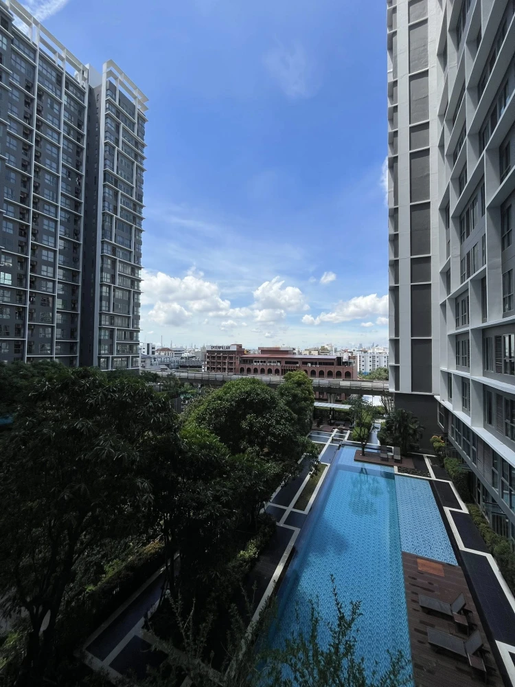 For sale or rent: Ideo Mobi Sukhumvit 81, studio room, fully furnished, swimming pool view, most beautiful on the floor, very livable.