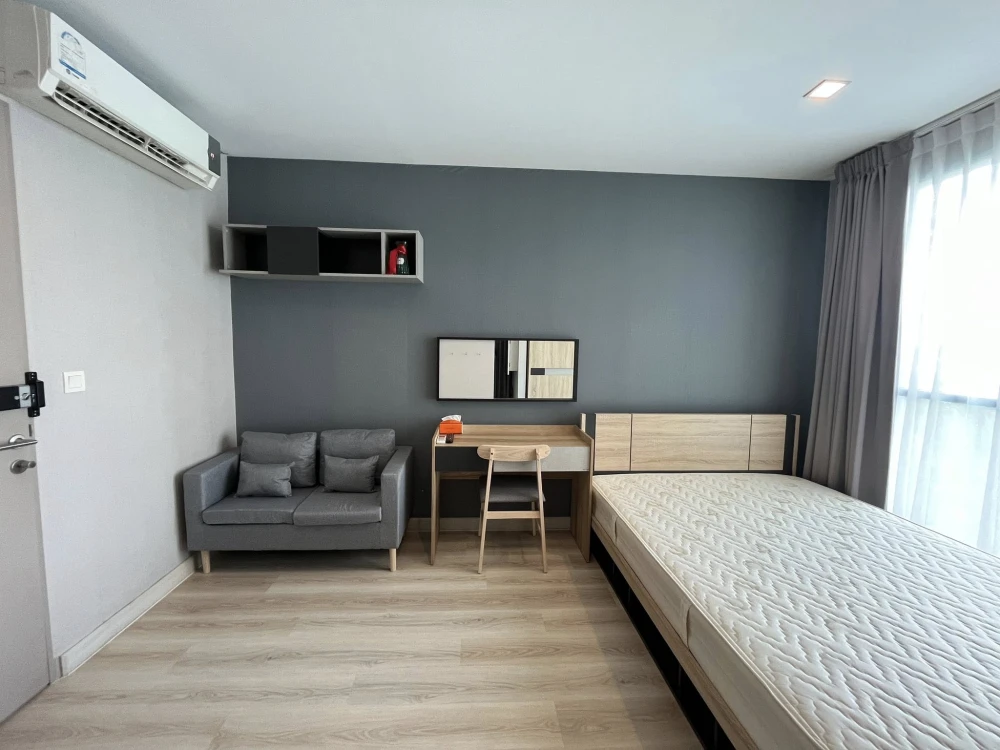 For sale or rent: Ideo Mobi Sukhumvit 81, studio room, fully furnished, swimming pool view, most beautiful on the floor, very livable.