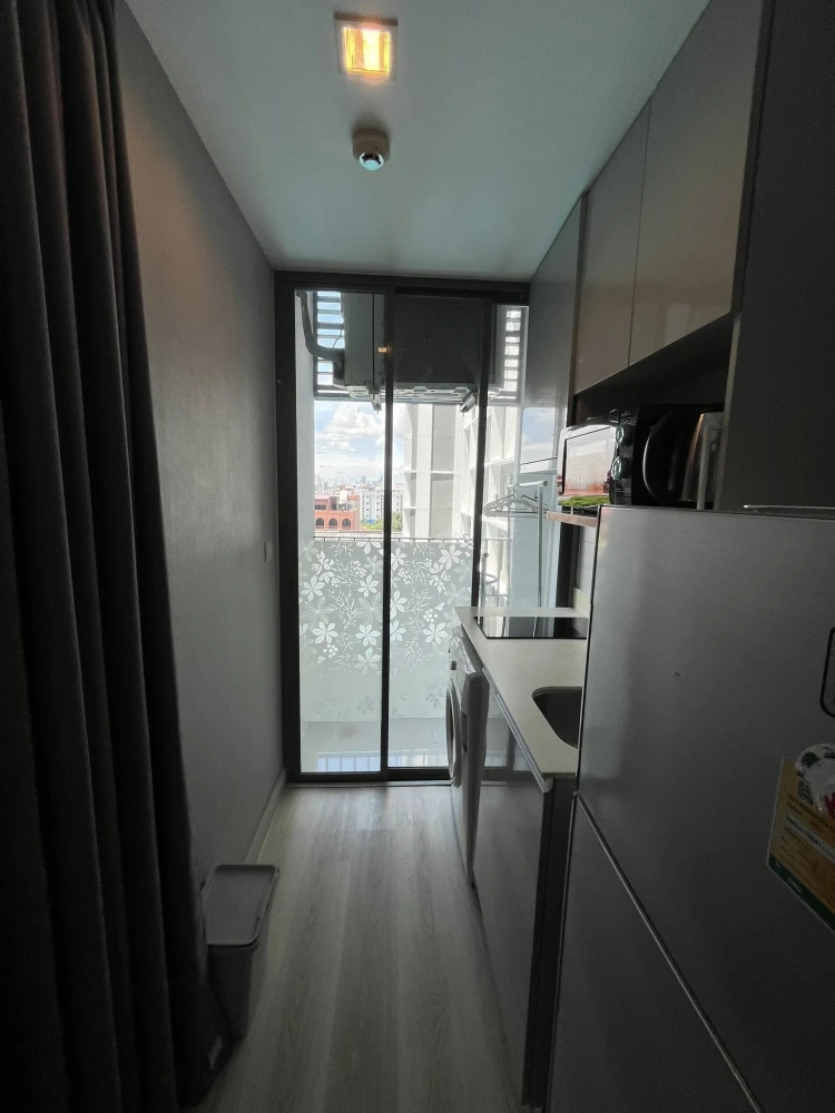 For sale or rent: Ideo Mobi Sukhumvit 81, studio room, fully furnished, swimming pool view, most beautiful on the floor, very livable.