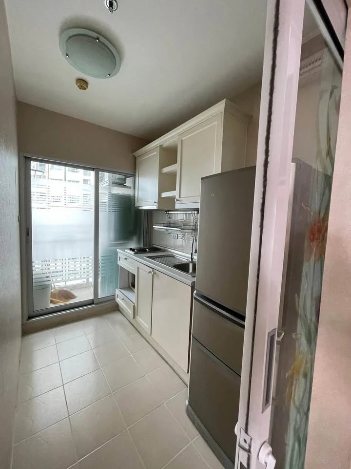 For sale or rent: Ivy River Rat Burana, corner room with openable windows, nice view, next to the Chao Phraya River, cool and breezy weather, very wor