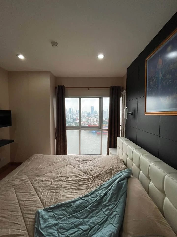 For sale or rent: Ivy River Rat Burana, corner room with openable windows, nice view, next to the Chao Phraya River, cool and breezy weather, very wor