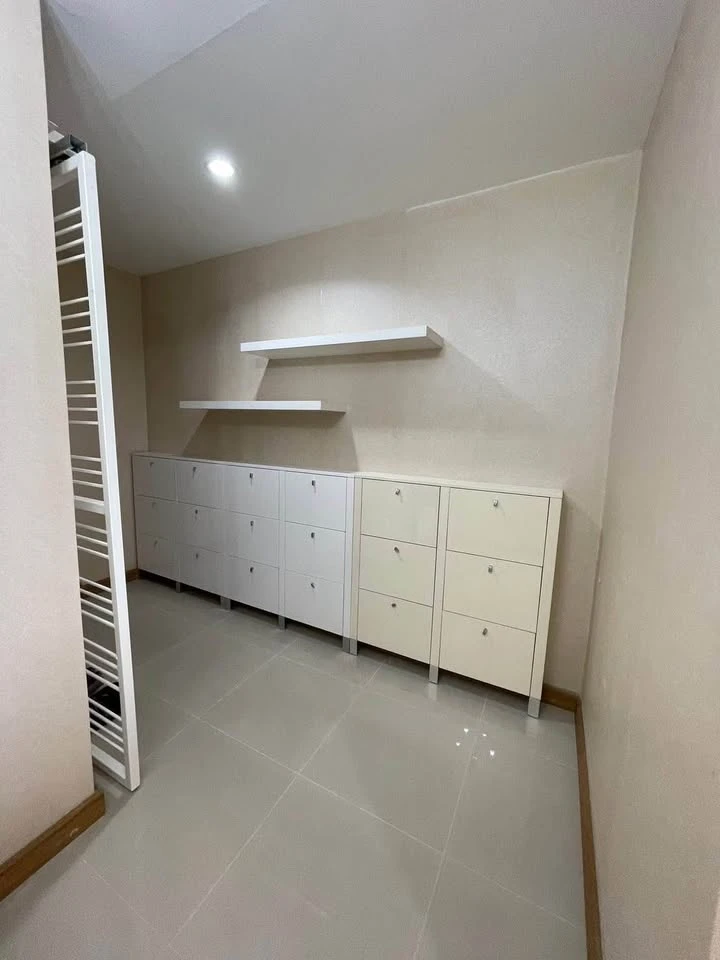 For sale or rent: Ivy River Rat Burana, corner room with openable windows, nice view, next to the Chao Phraya River, cool and breezy weather, very wor