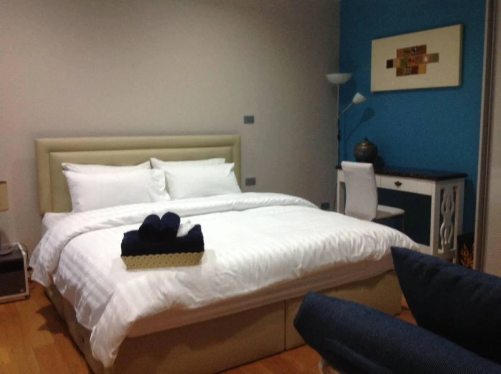 For sale or rent: Hyde Sukhumvit 13,beautiful room, looks good,very stylish, fully decorated with built-ins, high floor, very spacious, don't miss it.