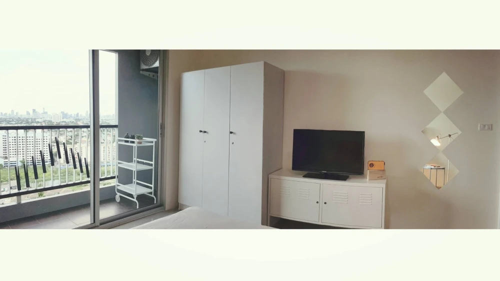 For sale or rent: Assakarn Place Srinakarin Condo, 22nd floor. Stunning view with no large buildings obstructing the view. Fully furnished. Book now!