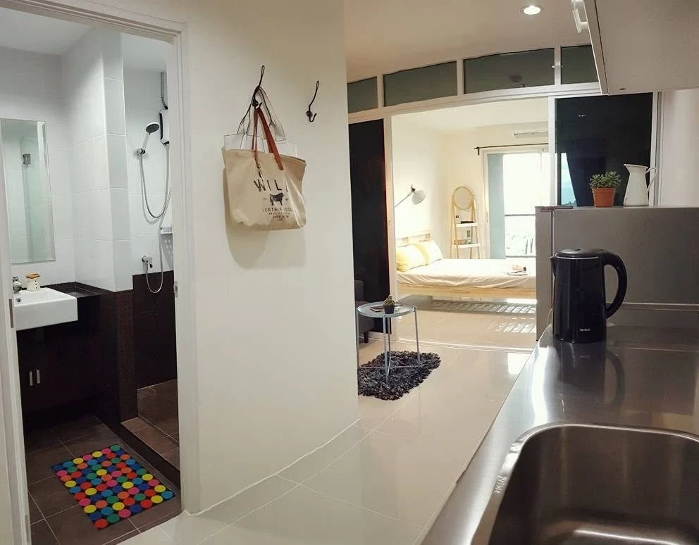 For sale or rent: Assakarn Place Srinakarin Condo, 22nd floor. Stunning view with no large buildings obstructing the view. Fully furnished. Book now!