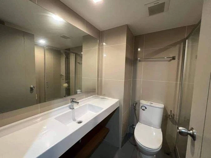 For sale or rent: Ideo New Rama 9 condo, ready to move in, fully furnished, amazing price. Book now, don't wait!