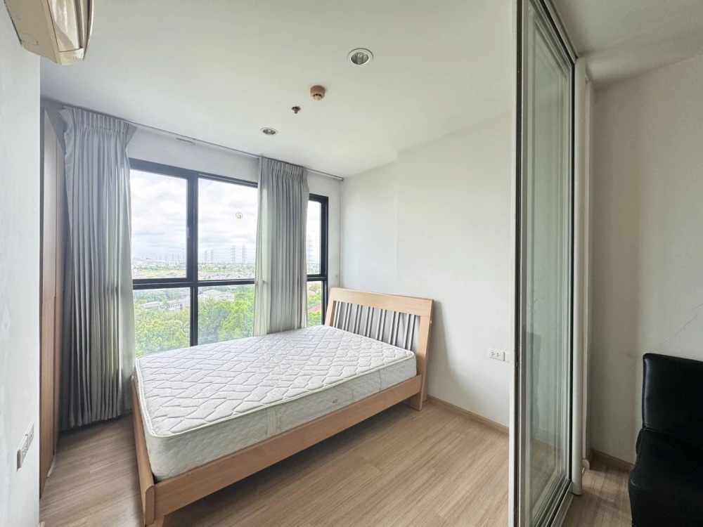 Condo for sale/rent at The Base Chaengwattana. Separate rooms, perfectly divided into zones. Great value. Come reserve now. Don't miss out!