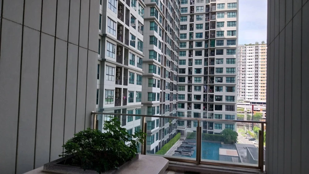 Condo for sale/rent at The Base Chaengwattana. Separate rooms, perfectly divided into zones. Great value. Come reserve now. Don't miss out!