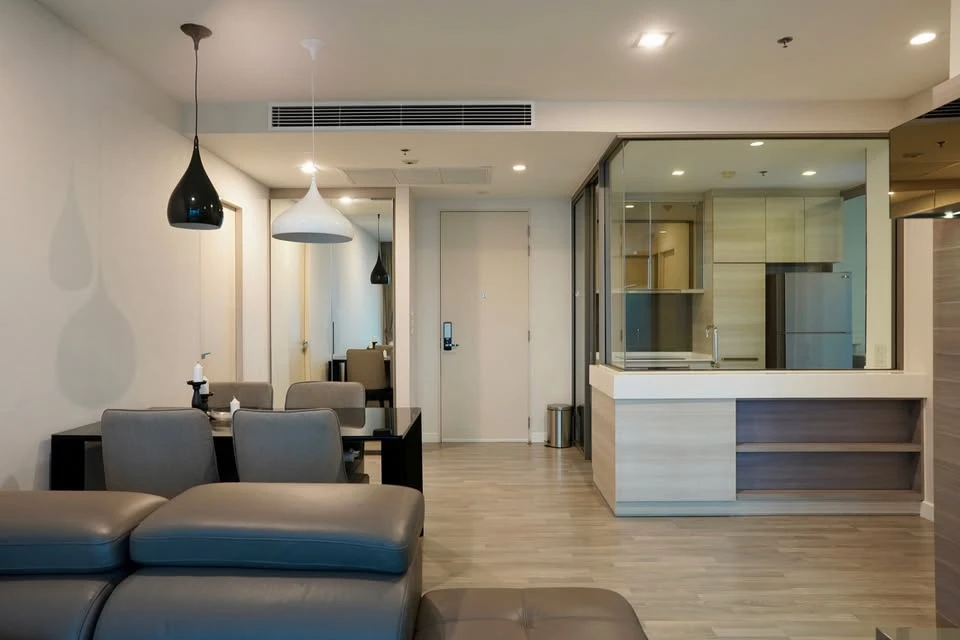 Urgent sale or rent, The Room BTS Wongwianyai, large room, comfortable, large balcony, decorated, ready to move in, buy now.