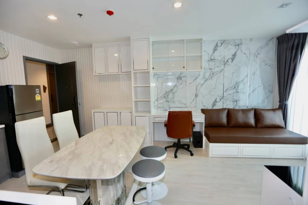 Sell, rent, urgent!! Condo Rhythm Rangnam, built-in furniture, decorated, ready to move in immediately!!