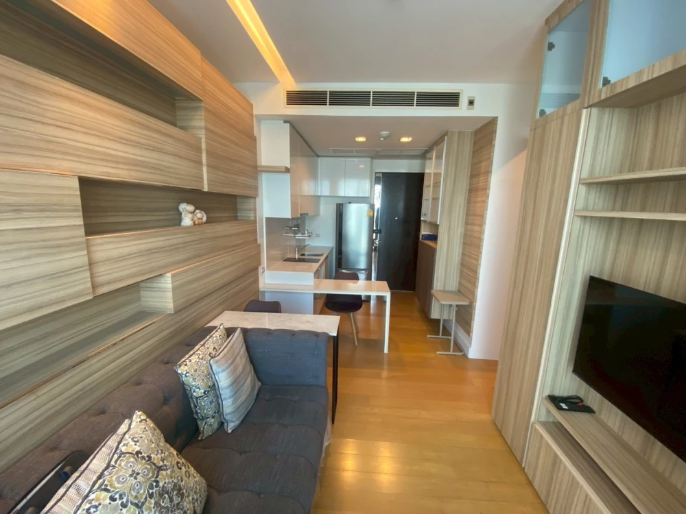 Urgent sale or rent!! Condo Equinox Phahon-Vipha, room number 345/381, good condition room, fully furnished, don't miss it!!