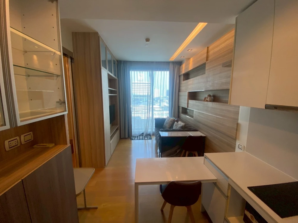 Urgent sale or rent!! Condo Equinox Phahon-Vipha, room number 345/381, good condition room, fully furnished, don't miss it!!