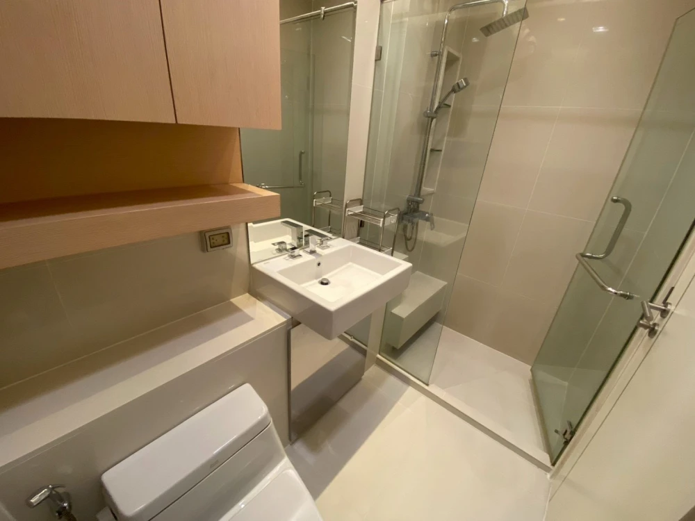 Urgent sale or rent!! Condo Equinox Phahon-Vipha, room number 345/381, good condition room, fully furnished, don't miss it!!