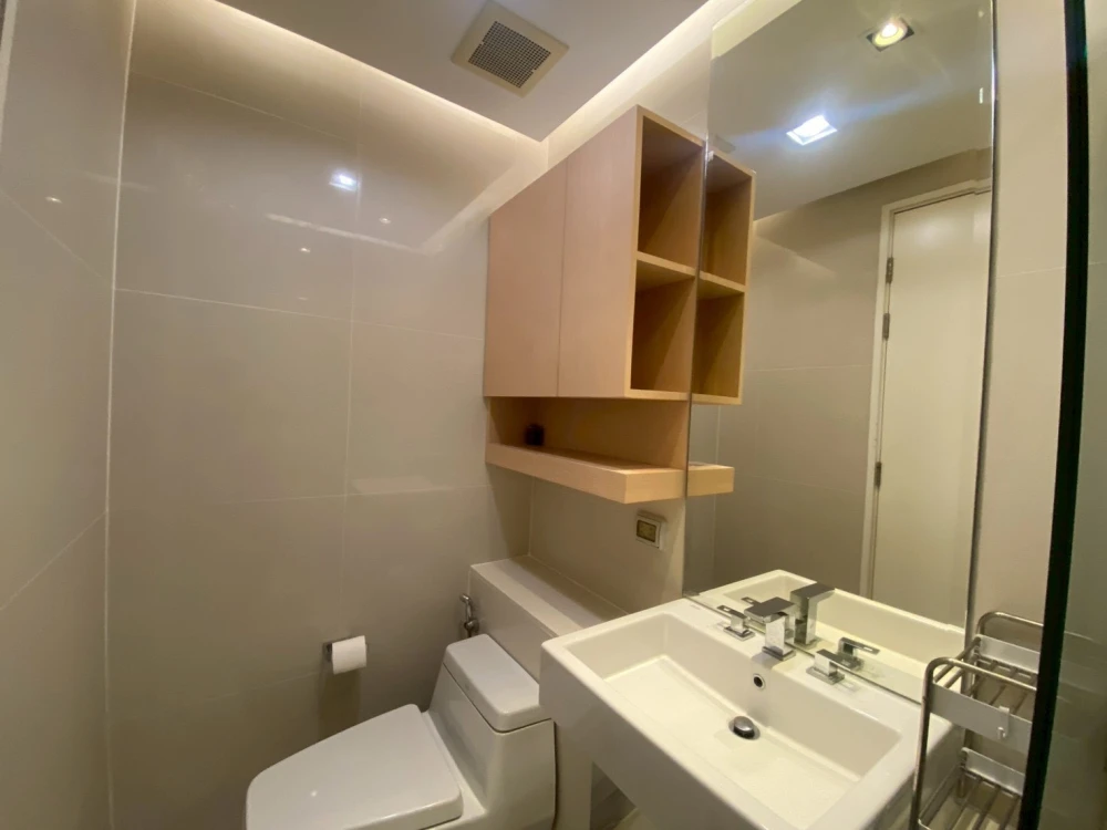 Urgent sale or rent!! Condo Equinox Phahon-Vipha, room number 345/381, good condition room, fully furnished, don't miss it!!
