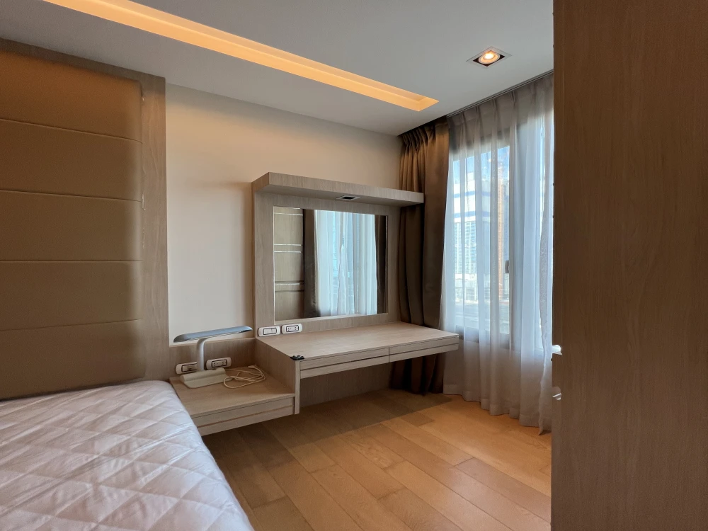 Urgent sale or rent!! Condo Equinox Phahon-Vipha, room number 345/381, good condition room, fully furnished, don't miss it!!
