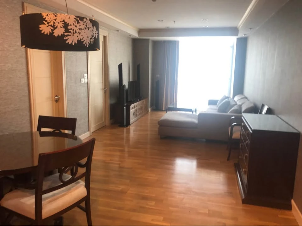 Urgent for rent or sale!! Condo Urbana Sathorn, beautiful room, fully furnished. Ready to move in, don't miss it!!