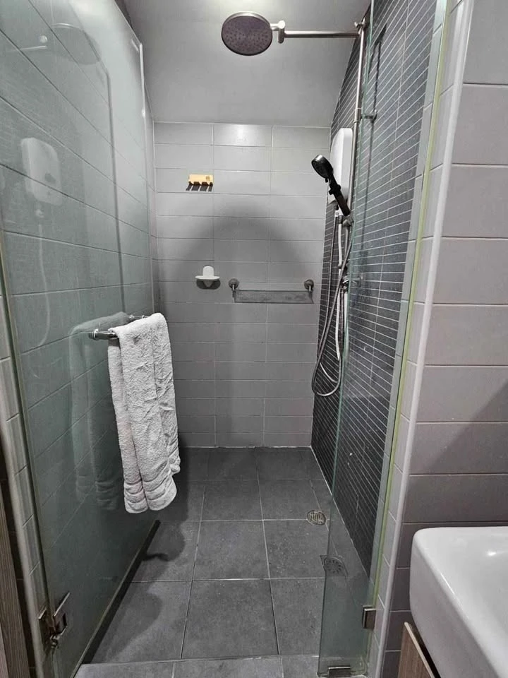 Urgent sale or rent!! Condo L Loft Ratchada 19 fully furnished with Built-in furniture. Don't hesitate, book now!!