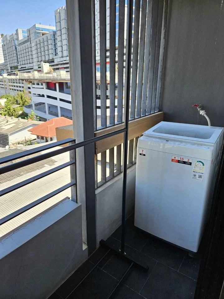 Urgent sale or rent!! Condo L Loft Ratchada 19 fully furnished with Built-in furniture. Don't hesitate, book now!!