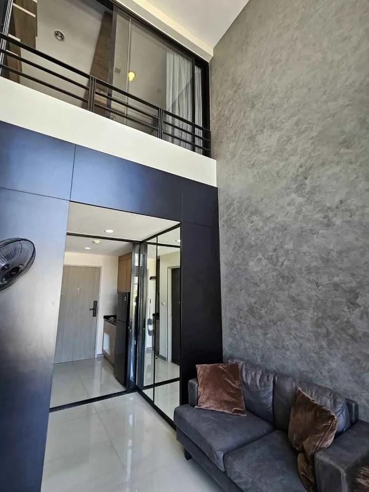 Urgent sale or rent!! Condo L Loft Ratchada 19 fully furnished with Built-in furniture. Don't hesitate, book now!!