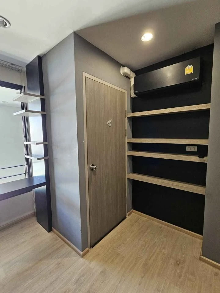 Urgent sale or rent!! Condo L Loft Ratchada 19 fully furnished with Built-in furniture. Don't hesitate, book now!!