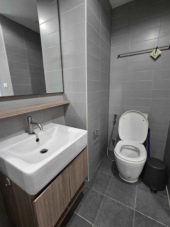 Urgent sale or rent!! Condo L Loft Ratchada 19 fully furnished with Built-in furniture. Don't hesitate, book now!!