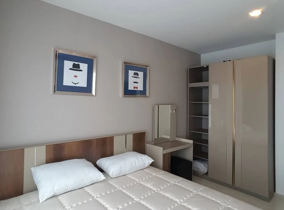 Beautiful unit for sale!! Life Sukhumvit 48 Condo, 12th Floor, Building S. Beautiful and very livable. Fully furnished with luxurious built-ins. Don't